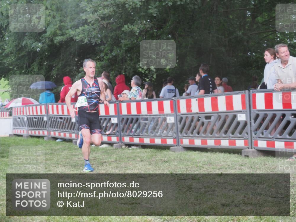 21.06.2025 - 27. Vierlanden-Triathlon KatJ http://msf.ph/oto/8029256 15.06.2025 13:34:43 Ziel 804, 967 meine-sportfotos.de