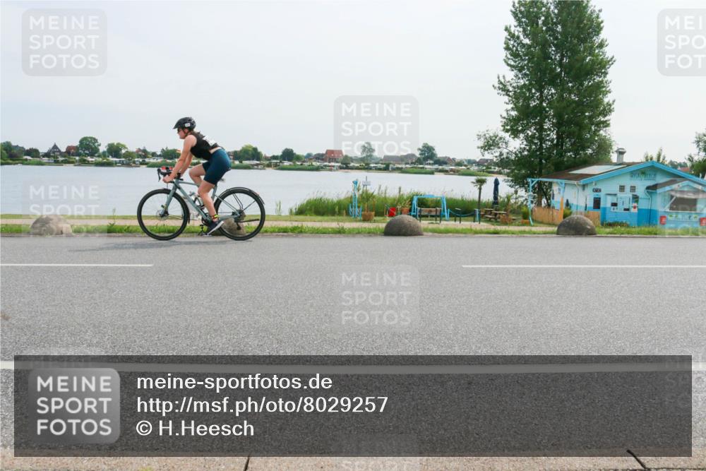 15.06.2025 - 27. Vierlanden-Triathlon H.Heesch http://msf.ph/oto/8029257 15.06.2025 10:29:53 Radfahren 61, 226, 516 meine-sportfotos.de