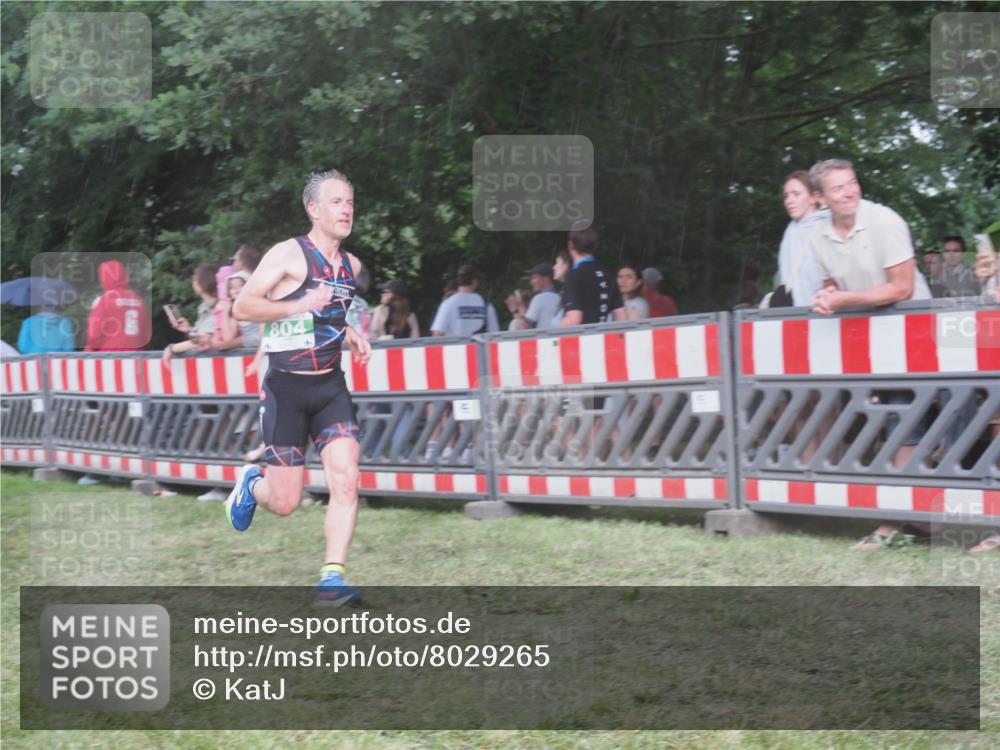 21.06.2025 - 27. Vierlanden-Triathlon KatJ http://msf.ph/oto/8029265 15.06.2025 13:34:43 Ziel 804, 967 meine-sportfotos.de