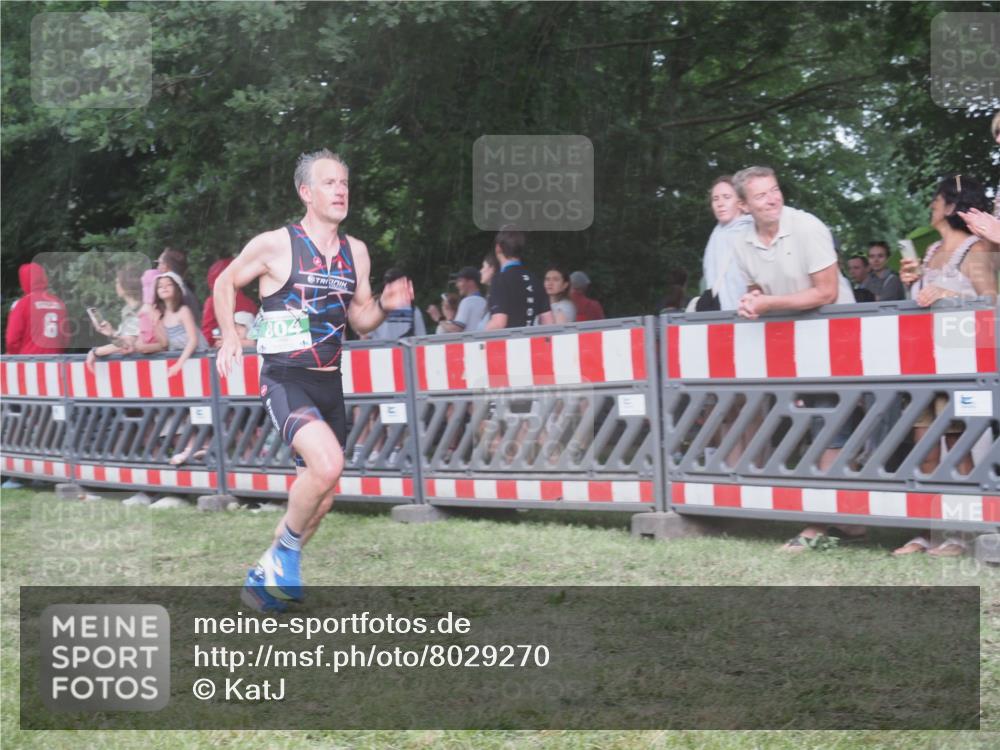 21.06.2025 - 27. Vierlanden-Triathlon KatJ http://msf.ph/oto/8029270 15.06.2025 13:34:43 Ziel 804, 967 meine-sportfotos.de