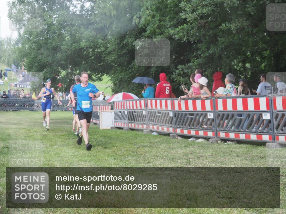 21.06.2025 - 27. Vierlanden-Triathlon KatJ http://msf.ph/oto/8029285 15.06.2025 13:34:51 Ziel 967, 1085, 1086, 1087 meine-sportfotos.de