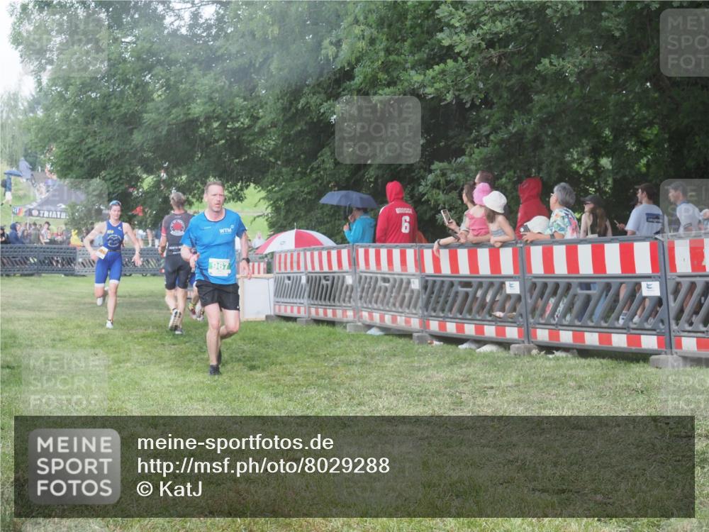 21.06.2025 - 27. Vierlanden-Triathlon KatJ http://msf.ph/oto/8029288 15.06.2025 13:34:52 Ziel 967, 1085, 1086, 1087 meine-sportfotos.de