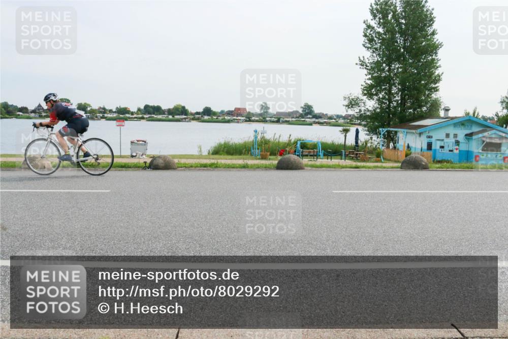 15.06.2025 - 27. Vierlanden-Triathlon H.Heesch http://msf.ph/oto/8029292 15.06.2025 10:30:18 Radfahren 38, 185, 210, 602 meine-sportfotos.de