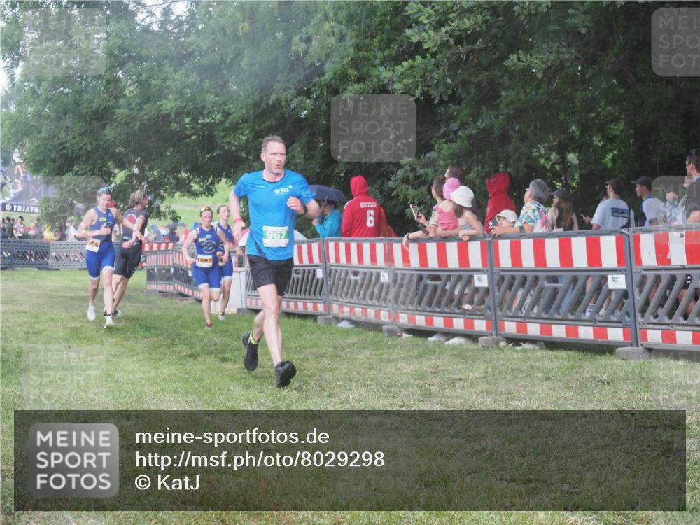 21.06.2025 - 27. Vierlanden-Triathlon KatJ http://msf.ph/oto/8029298 15.06.2025 13:34:52 Ziel 967, 1085, 1086, 1087 meine-sportfotos.de
