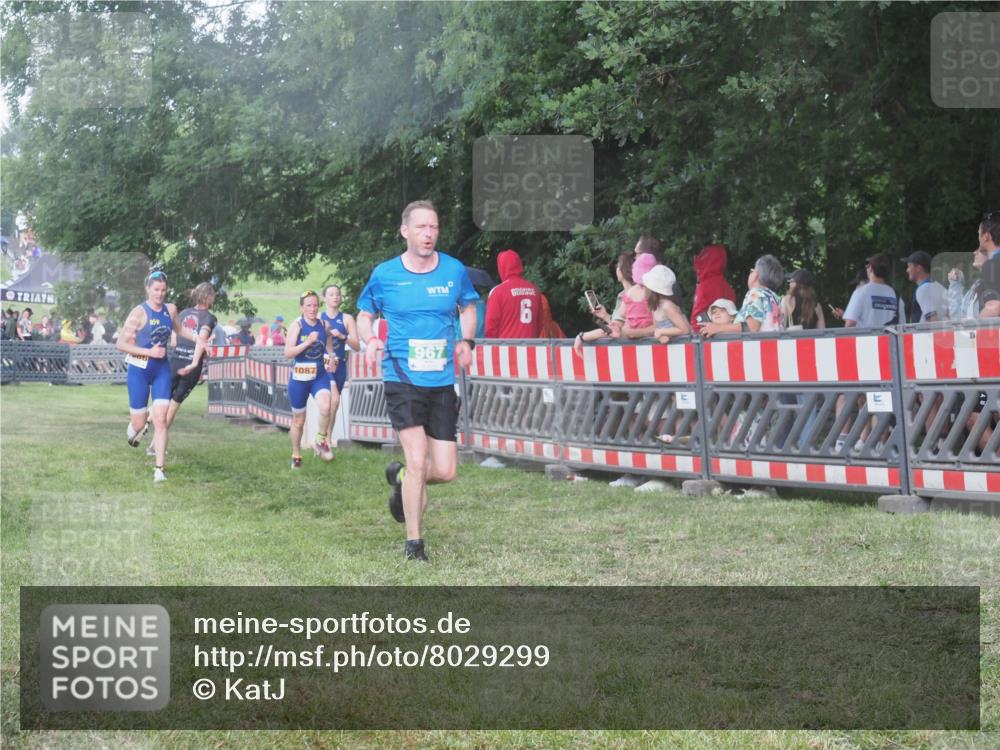 21.06.2025 - 27. Vierlanden-Triathlon KatJ http://msf.ph/oto/8029299 15.06.2025 13:34:52 Ziel 967, 1085, 1086, 1087 meine-sportfotos.de