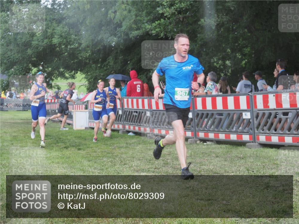 21.06.2025 - 27. Vierlanden-Triathlon KatJ http://msf.ph/oto/8029309 15.06.2025 13:34:53 Ziel 967, 1085, 1086, 1087 meine-sportfotos.de