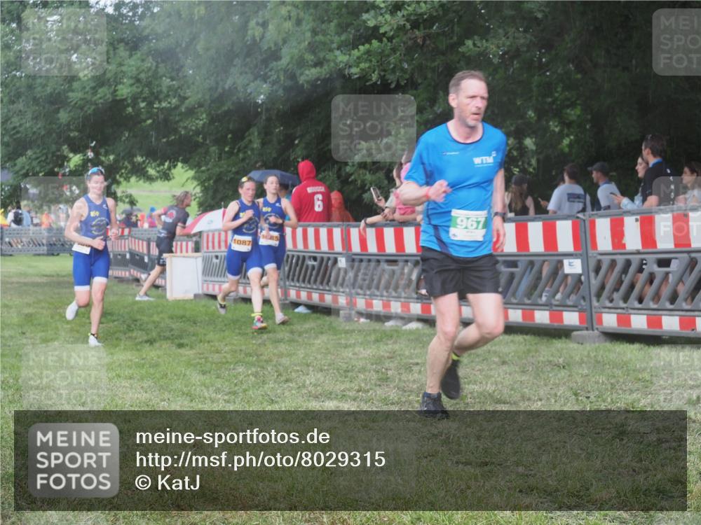 21.06.2025 - 27. Vierlanden-Triathlon KatJ http://msf.ph/oto/8029315 15.06.2025 13:34:53 Ziel 967, 1085, 1086, 1087 meine-sportfotos.de