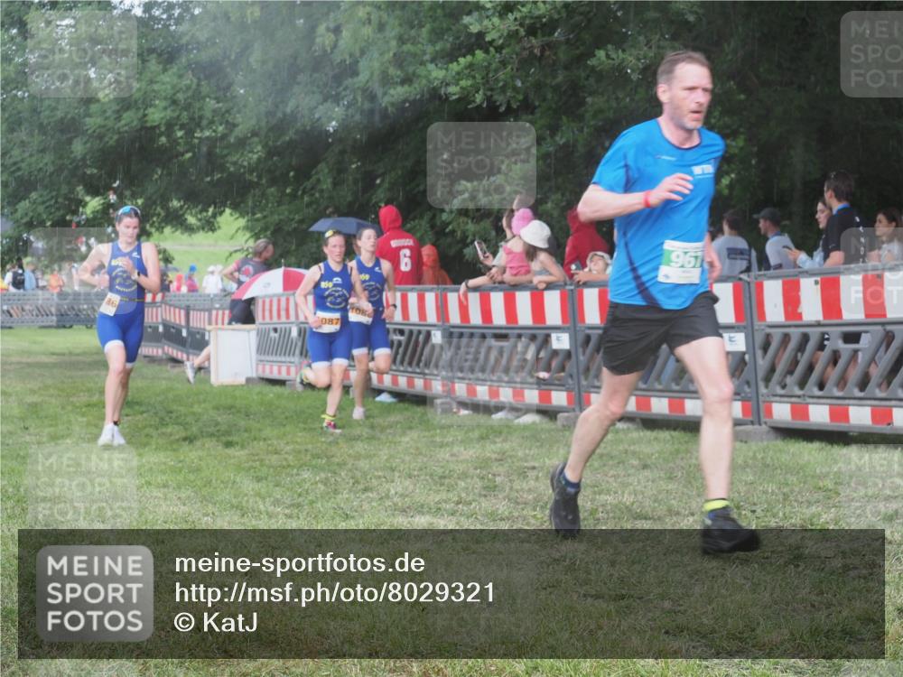 21.06.2025 - 27. Vierlanden-Triathlon KatJ http://msf.ph/oto/8029321 15.06.2025 13:34:53 Ziel 967, 1085, 1086, 1087 meine-sportfotos.de