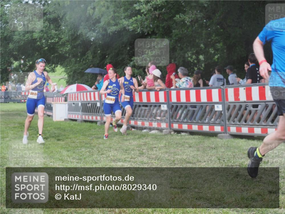 21.06.2025 - 27. Vierlanden-Triathlon KatJ http://msf.ph/oto/8029340 15.06.2025 13:34:53 Ziel 967, 1085, 1086, 1087 meine-sportfotos.de
