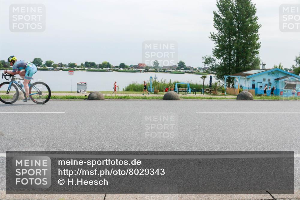 15.06.2025 - 27. Vierlanden-Triathlon H.Heesch http://msf.ph/oto/8029343 15.06.2025 11:27:12 Radfahren 205, 825, 939 meine-sportfotos.de