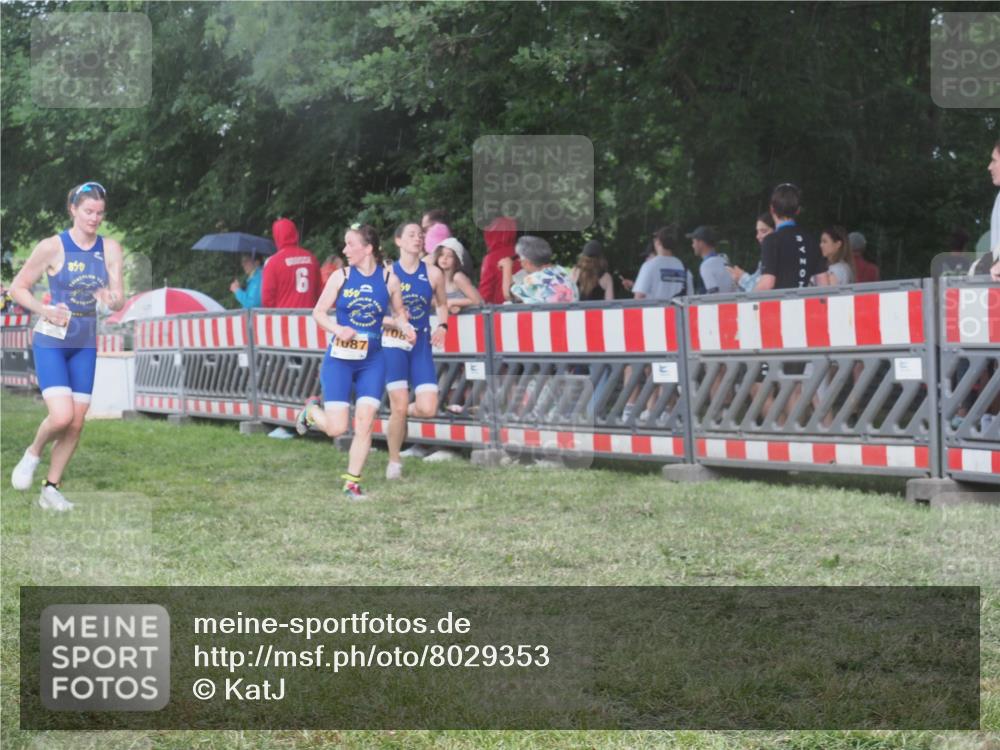 21.06.2025 - 27. Vierlanden-Triathlon KatJ http://msf.ph/oto/8029353 15.06.2025 13:34:54 Ziel 967, 1085, 1086, 1087 meine-sportfotos.de