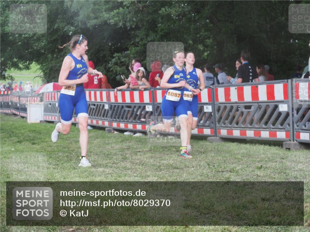 21.06.2025 - 27. Vierlanden-Triathlon KatJ http://msf.ph/oto/8029370 15.06.2025 13:34:54 Ziel 967, 1085, 1086, 1087 meine-sportfotos.de