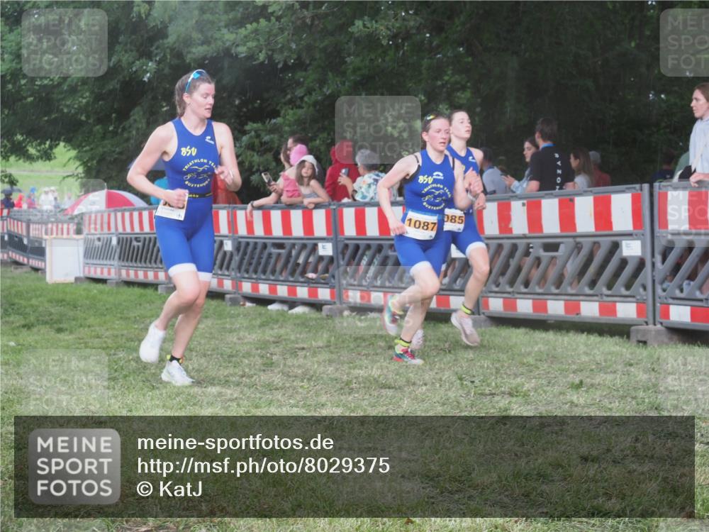 21.06.2025 - 27. Vierlanden-Triathlon KatJ http://msf.ph/oto/8029375 15.06.2025 13:34:54 Ziel 967, 1085, 1086, 1087 meine-sportfotos.de