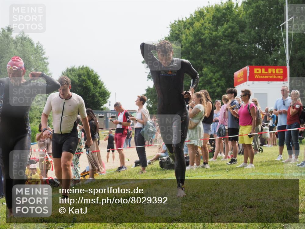 15.06.2025 - 27. Vierlanden-Triathlon KatJ http://msf.ph/oto/8029392 15.06.2025 11:05:14 Schwimmen 673, 739, 778, 801 meine-sportfotos.de