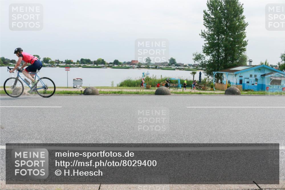 15.06.2025 - 27. Vierlanden-Triathlon H.Heesch http://msf.ph/oto/8029400 15.06.2025 11:27:23 Radfahren 251, 885 meine-sportfotos.de