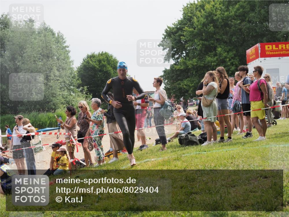 15.06.2025 - 27. Vierlanden-Triathlon KatJ http://msf.ph/oto/8029404 15.06.2025 11:05:17 Schwimmen 673, 739, 778, 801 meine-sportfotos.de