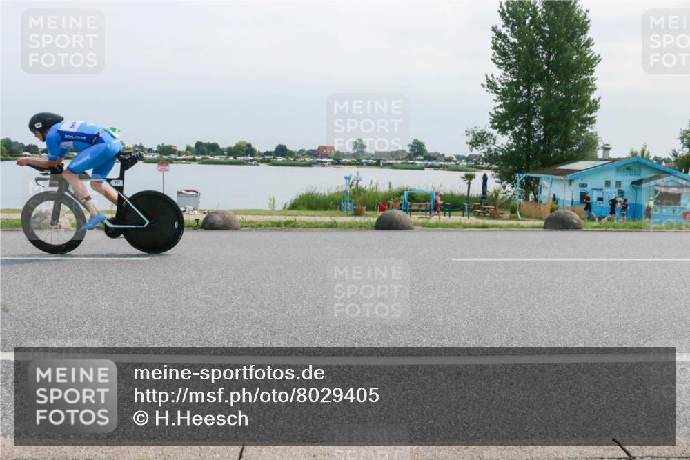 15.06.2025 - 27. Vierlanden-Triathlon H.Heesch http://msf.ph/oto/8029405 15.06.2025 11:27:26 Radfahren 251, 767 meine-sportfotos.de