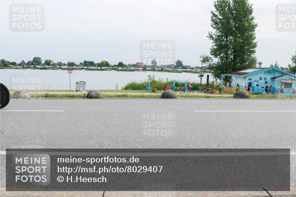 15.06.2025 - 27. Vierlanden-Triathlon H.Heesch http://msf.ph/oto/8029407 15.06.2025 11:27:26 Radfahren 251, 767 meine-sportfotos.de
