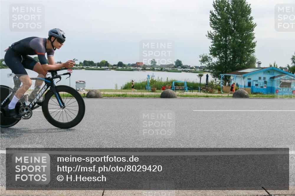15.06.2025 - 27. Vierlanden-Triathlon H.Heesch http://msf.ph/oto/8029420 15.06.2025 11:27:37 Radfahren 47, 84, 650, 979 meine-sportfotos.de