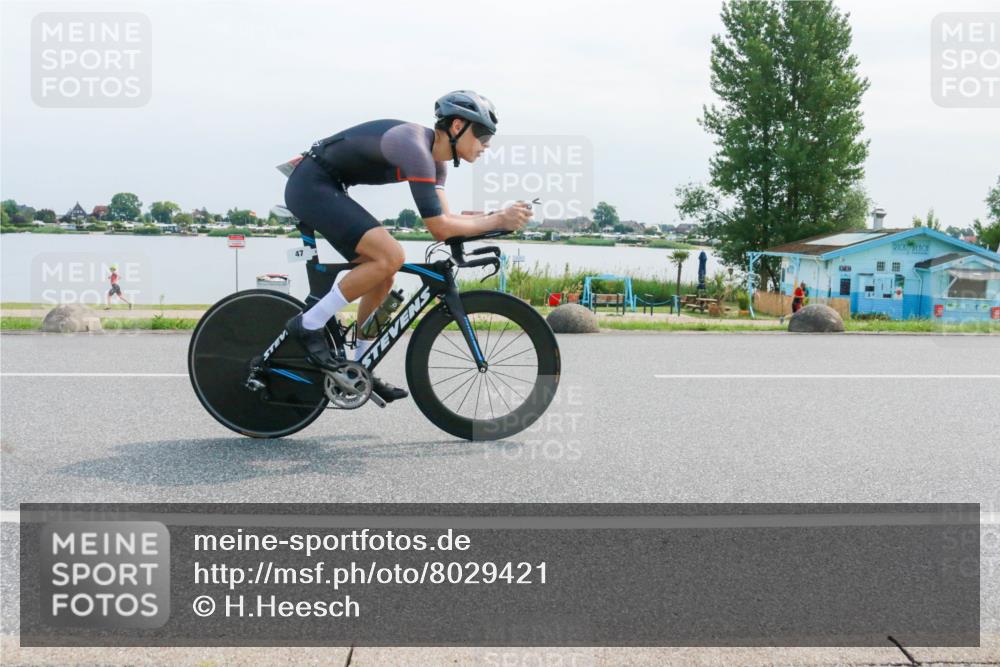 15.06.2025 - 27. Vierlanden-Triathlon H.Heesch http://msf.ph/oto/8029421 15.06.2025 11:27:37 Radfahren 47, 84, 650, 979 meine-sportfotos.de