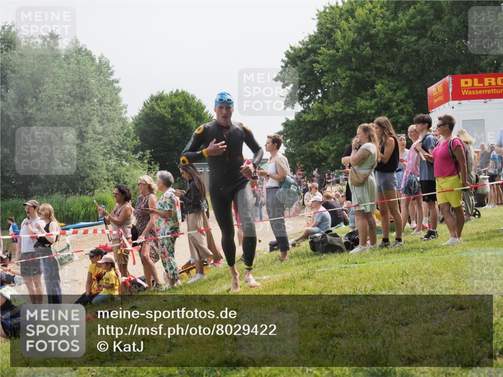 15.06.2025 - 27. Vierlanden-Triathlon KatJ http://msf.ph/oto/8029422 15.06.2025 11:05:18 Schwimmen 673, 739, 778, 801 meine-sportfotos.de