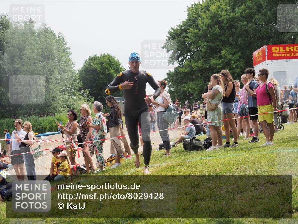15.06.2025 - 27. Vierlanden-Triathlon KatJ http://msf.ph/oto/8029428 15.06.2025 11:05:18 Schwimmen 673, 739, 778, 801 meine-sportfotos.de