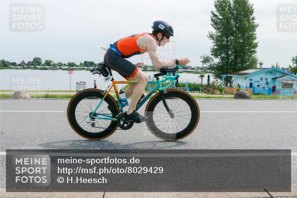 15.06.2025 - 27. Vierlanden-Triathlon H.Heesch http://msf.ph/oto/8029429 15.06.2025 11:27:39 Radfahren 47, 84, 650 meine-sportfotos.de