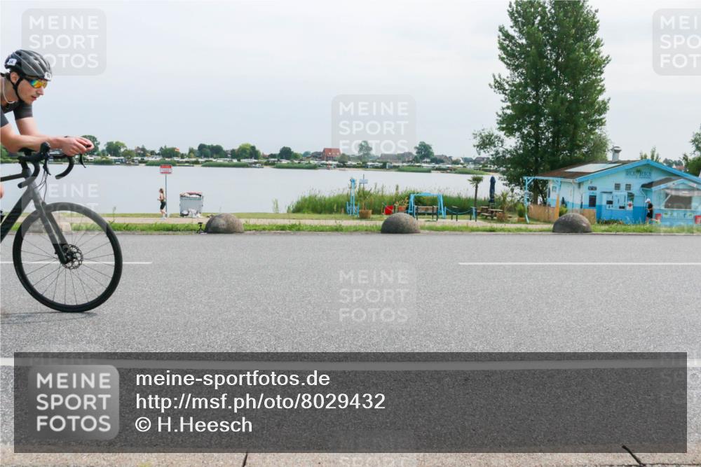 15.06.2025 - 27. Vierlanden-Triathlon H.Heesch http://msf.ph/oto/8029432 15.06.2025 11:27:40 Radfahren 47, 84, 650 meine-sportfotos.de