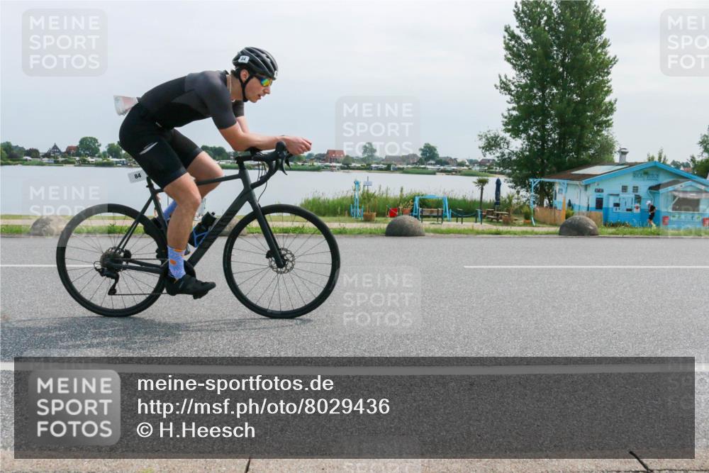 15.06.2025 - 27. Vierlanden-Triathlon H.Heesch http://msf.ph/oto/8029436 15.06.2025 11:27:40 Radfahren 47, 84, 650 meine-sportfotos.de