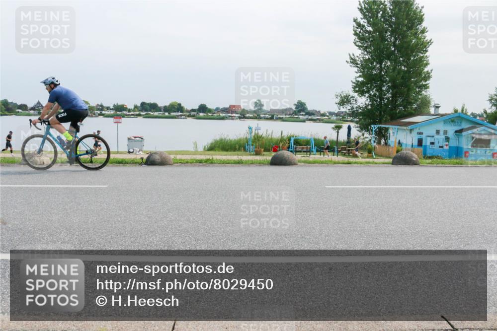 15.06.2025 - 27. Vierlanden-Triathlon H.Heesch http://msf.ph/oto/8029450 15.06.2025 11:27:51 Radfahren 757, 771, 826 meine-sportfotos.de