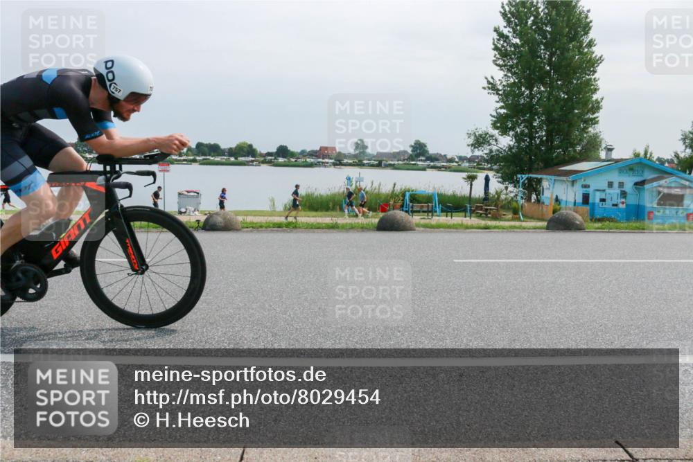 15.06.2025 - 27. Vierlanden-Triathlon H.Heesch http://msf.ph/oto/8029454 15.06.2025 11:27:53 Radfahren 757, 771, 826 meine-sportfotos.de