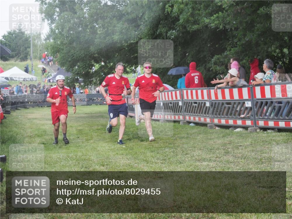 21.06.2025 - 27. Vierlanden-Triathlon KatJ http://msf.ph/oto/8029455 15.06.2025 13:35:08 Ziel 954 meine-sportfotos.de