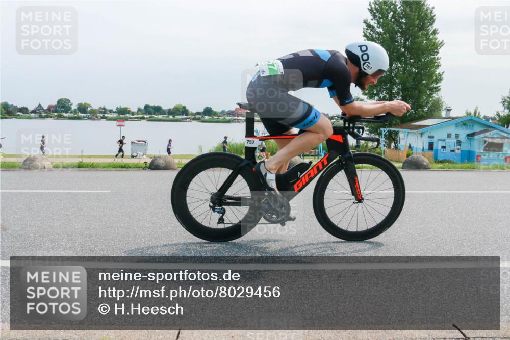 15.06.2025 - 27. Vierlanden-Triathlon H.Heesch http://msf.ph/oto/8029456 15.06.2025 11:27:53 Radfahren 757, 771, 826 meine-sportfotos.de