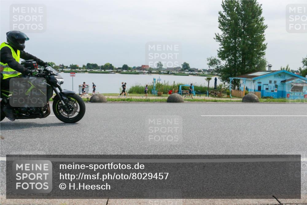 15.06.2025 - 27. Vierlanden-Triathlon H.Heesch http://msf.ph/oto/8029457 15.06.2025 11:27:55 Radfahren 498, 757, 826 meine-sportfotos.de