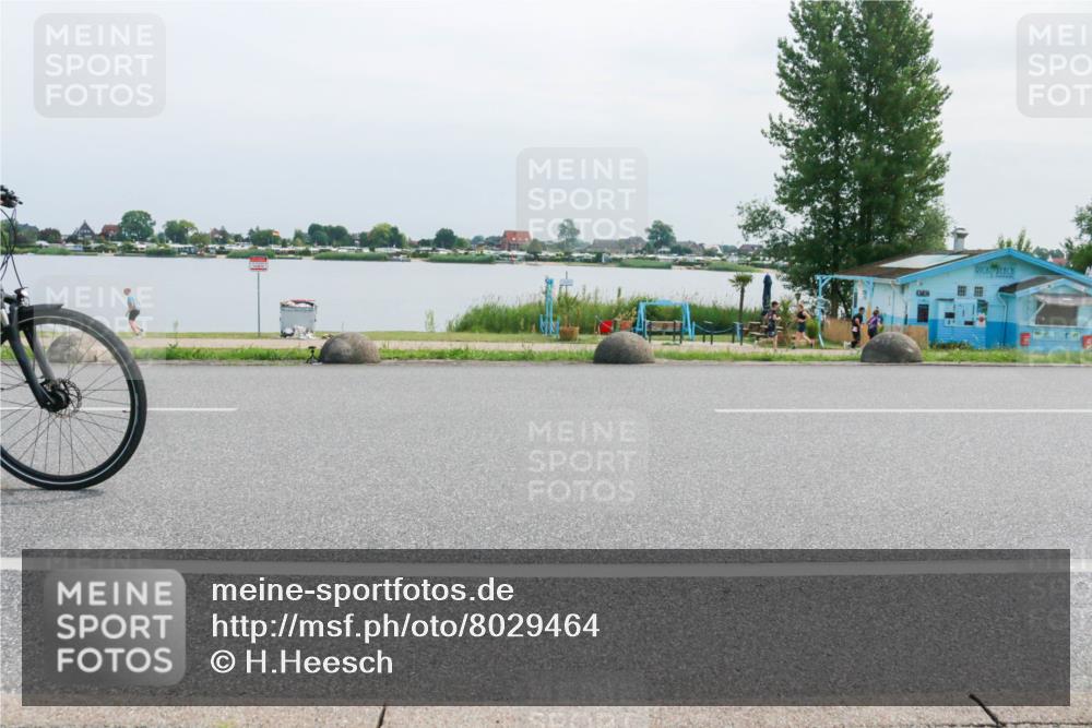 15.06.2025 - 27. Vierlanden-Triathlon H.Heesch http://msf.ph/oto/8029464 15.06.2025 11:27:59 Radfahren 498 meine-sportfotos.de