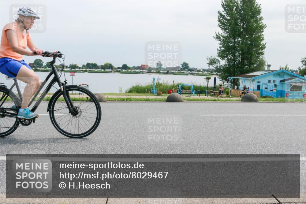 15.06.2025 - 27. Vierlanden-Triathlon H.Heesch http://msf.ph/oto/8029467 15.06.2025 11:27:59 Radfahren 498 meine-sportfotos.de