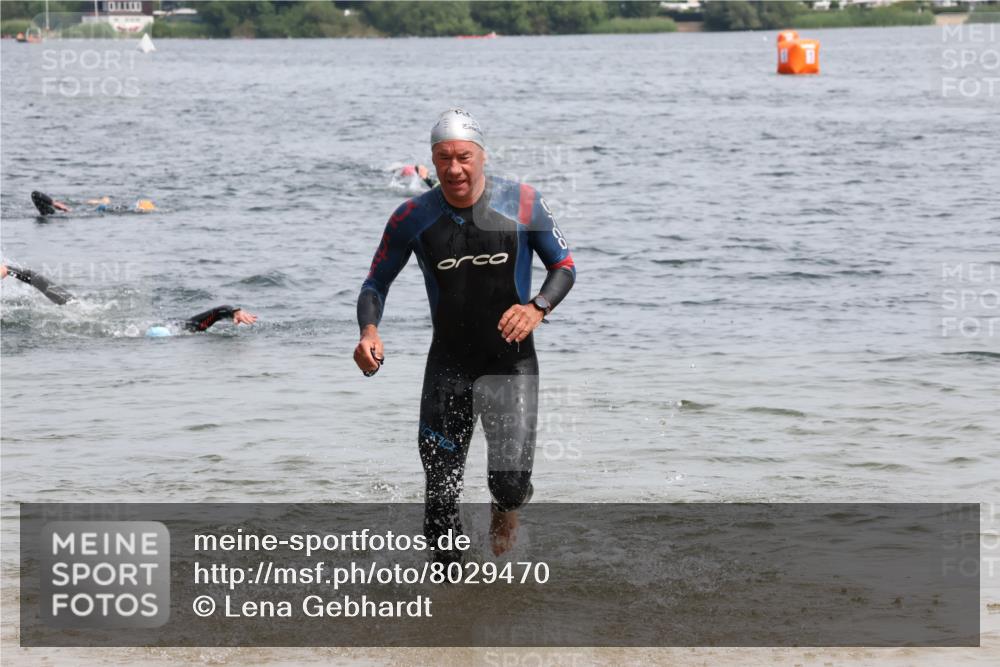 15.06.2025 - 27. Vierlanden-Triathlon Lena Gebhardt http://msf.ph/oto/8029470 15.06.2025 11:05:26 Schwimmen 840, 866 meine-sportfotos.de