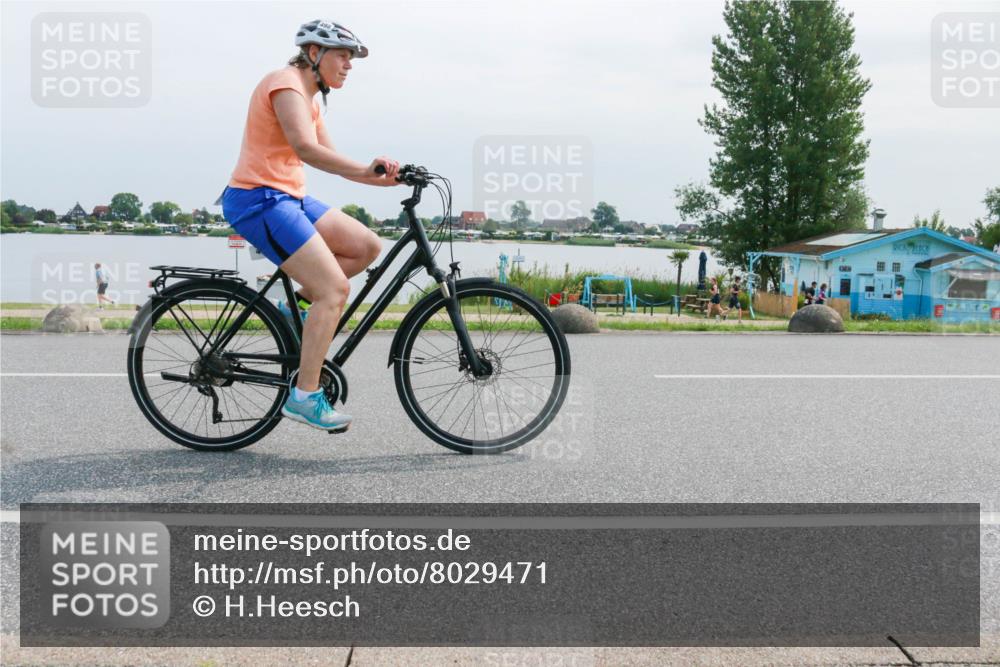 15.06.2025 - 27. Vierlanden-Triathlon H.Heesch http://msf.ph/oto/8029471 15.06.2025 11:28:00 Radfahren 498 meine-sportfotos.de