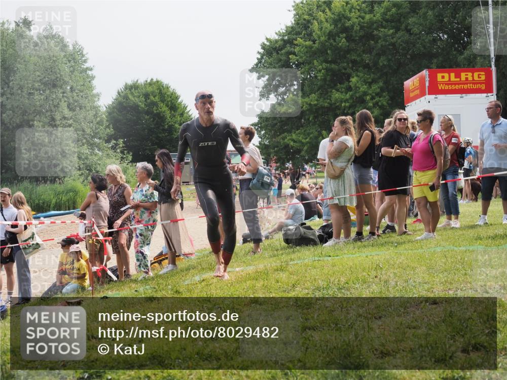 15.06.2025 - 27. Vierlanden-Triathlon KatJ http://msf.ph/oto/8029482 15.06.2025 11:05:27 Schwimmen 778, 840, 866 meine-sportfotos.de