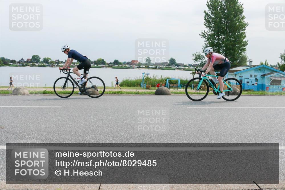 15.06.2025 - 27. Vierlanden-Triathlon H.Heesch http://msf.ph/oto/8029485 15.06.2025 11:28:04 Radfahren 237, 876, 933 meine-sportfotos.de