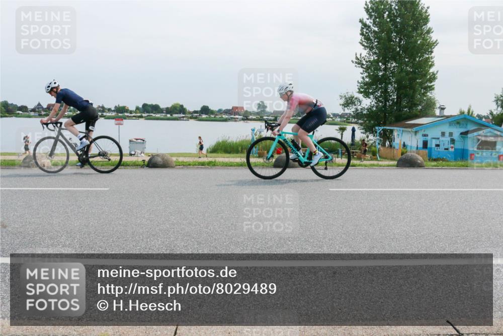 15.06.2025 - 27. Vierlanden-Triathlon H.Heesch http://msf.ph/oto/8029489 15.06.2025 11:28:04 Radfahren 237, 876, 933 meine-sportfotos.de