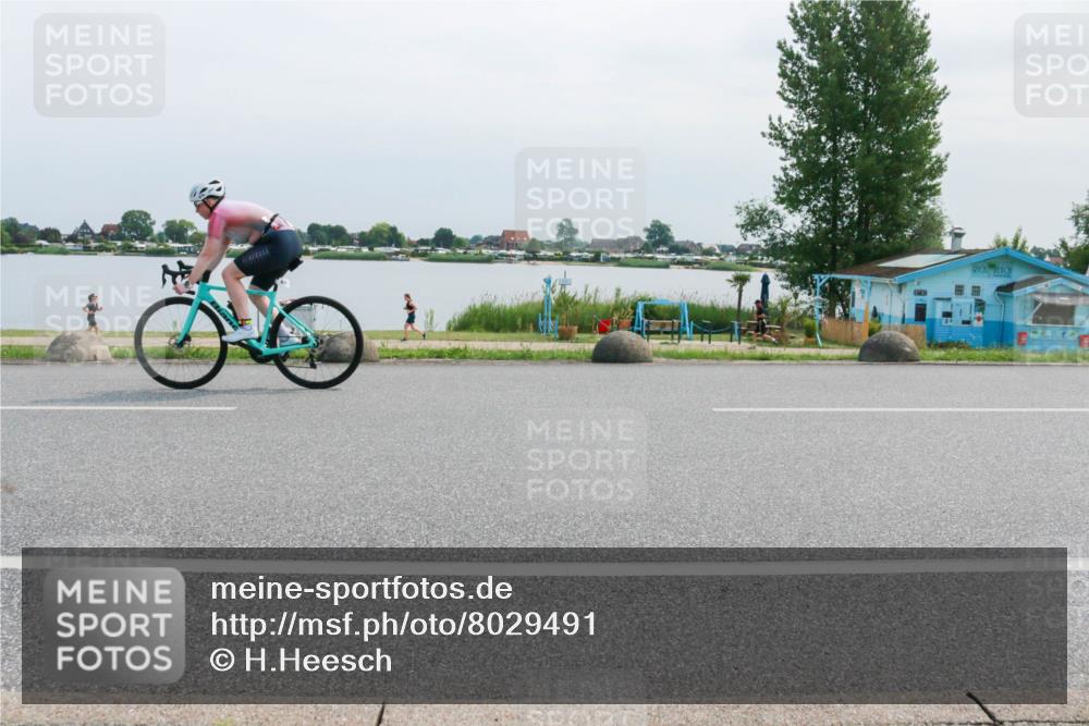 15.06.2025 - 27. Vierlanden-Triathlon H.Heesch http://msf.ph/oto/8029491 15.06.2025 11:28:04 Radfahren 237, 876, 933 meine-sportfotos.de