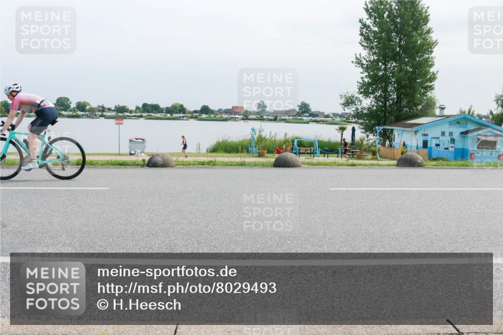 15.06.2025 - 27. Vierlanden-Triathlon H.Heesch http://msf.ph/oto/8029493 15.06.2025 11:28:05 Radfahren 237, 876, 933 meine-sportfotos.de
