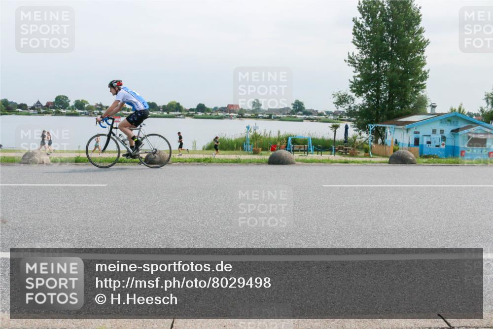 15.06.2025 - 27. Vierlanden-Triathlon H.Heesch http://msf.ph/oto/8029498 15.06.2025 11:28:08 Radfahren 237, 876, 933, 969 meine-sportfotos.de
