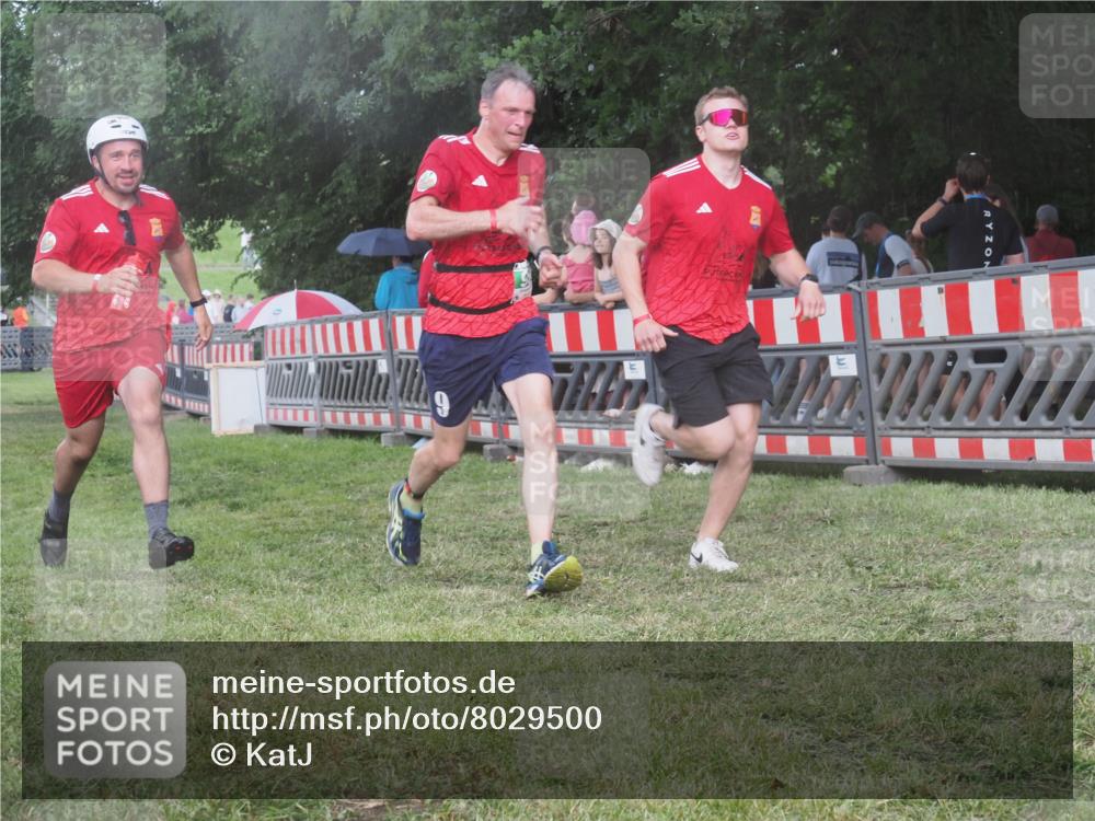 21.06.2025 - 27. Vierlanden-Triathlon KatJ http://msf.ph/oto/8029500 15.06.2025 13:35:09 Ziel 954 meine-sportfotos.de