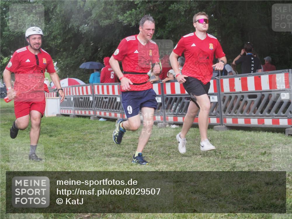 21.06.2025 - 27. Vierlanden-Triathlon KatJ http://msf.ph/oto/8029507 15.06.2025 13:35:10 Ziel 954 meine-sportfotos.de
