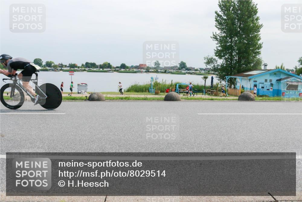15.06.2025 - 27. Vierlanden-Triathlon H.Heesch http://msf.ph/oto/8029514 15.06.2025 11:28:28 Radfahren 753 meine-sportfotos.de