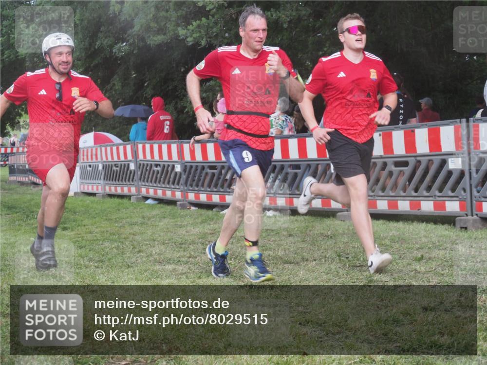 21.06.2025 - 27. Vierlanden-Triathlon KatJ http://msf.ph/oto/8029515 15.06.2025 13:35:10 Ziel 954 meine-sportfotos.de