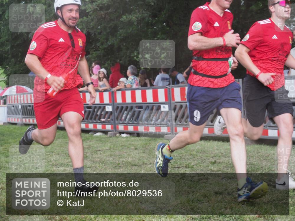 21.06.2025 - 27. Vierlanden-Triathlon KatJ http://msf.ph/oto/8029536 15.06.2025 13:35:10 Ziel 954 meine-sportfotos.de