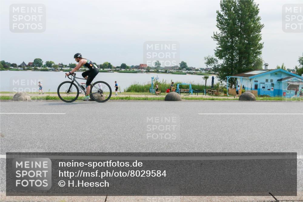15.06.2025 - 27. Vierlanden-Triathlon H.Heesch http://msf.ph/oto/8029584 15.06.2025 11:28:38 Radfahren 742, 925, 942, 965, 967 meine-sportfotos.de